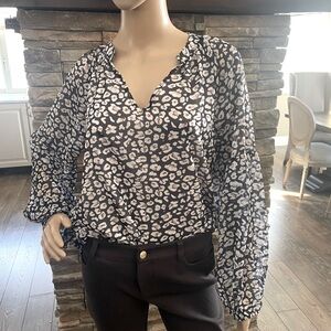 NEW Long Sleeve Flowy Blouse Size M